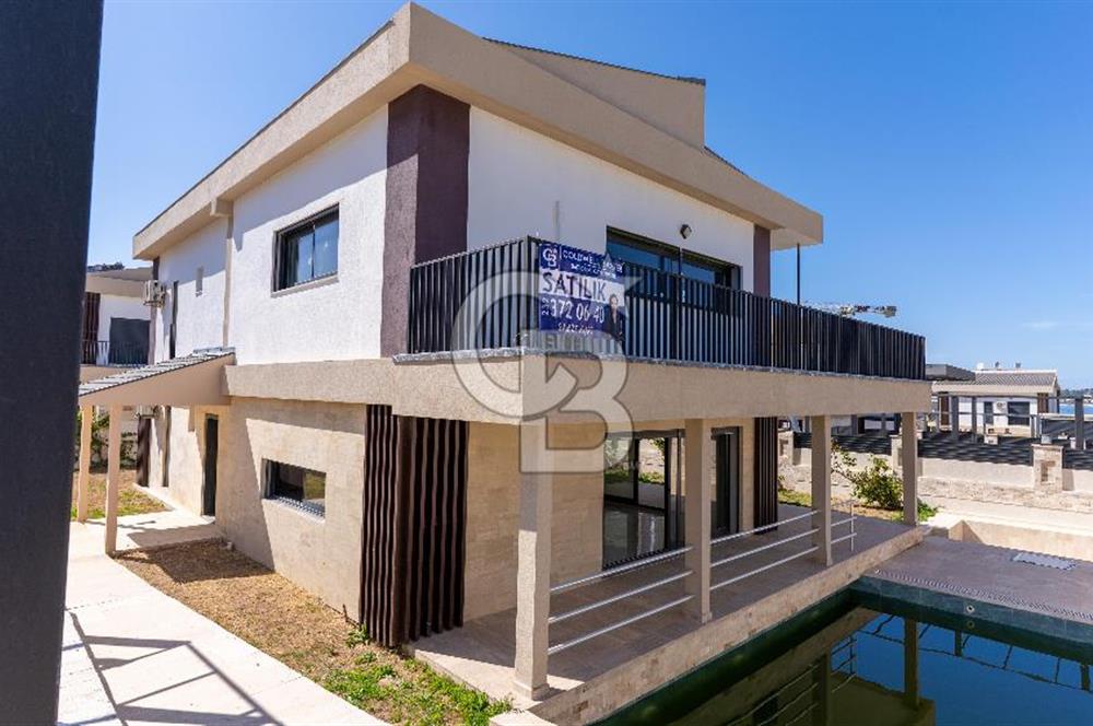 ÇEŞME FENERBURNU'NDA DENİZ MANZARALI 7+2 MÜSTAKİL HAVUZLU VİLLA