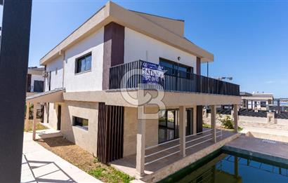 ÇEŞME FENERBURNU'NDA DENİZ MANZARALI 7+2 MÜSTAKİL HAVUZLU VİLLA