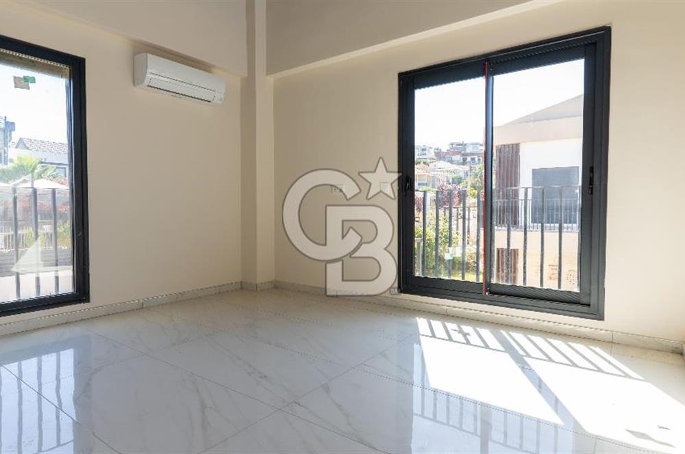 ÇEŞME FENERBURNU'NDA DENİZ MANZARALI 7+2 MÜSTAKİL HAVUZLU VİLLA
