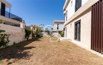 ÇEŞME FENERBURNU'NDA DENİZ MANZARALI 7+2 MÜSTAKİL HAVUZLU VİLLA