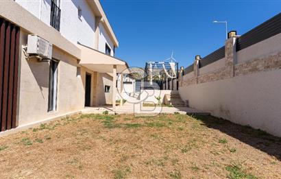 ÇEŞME FENERBURNU'NDA DENİZ MANZARALI 7+2 MÜSTAKİL HAVUZLU VİLLA