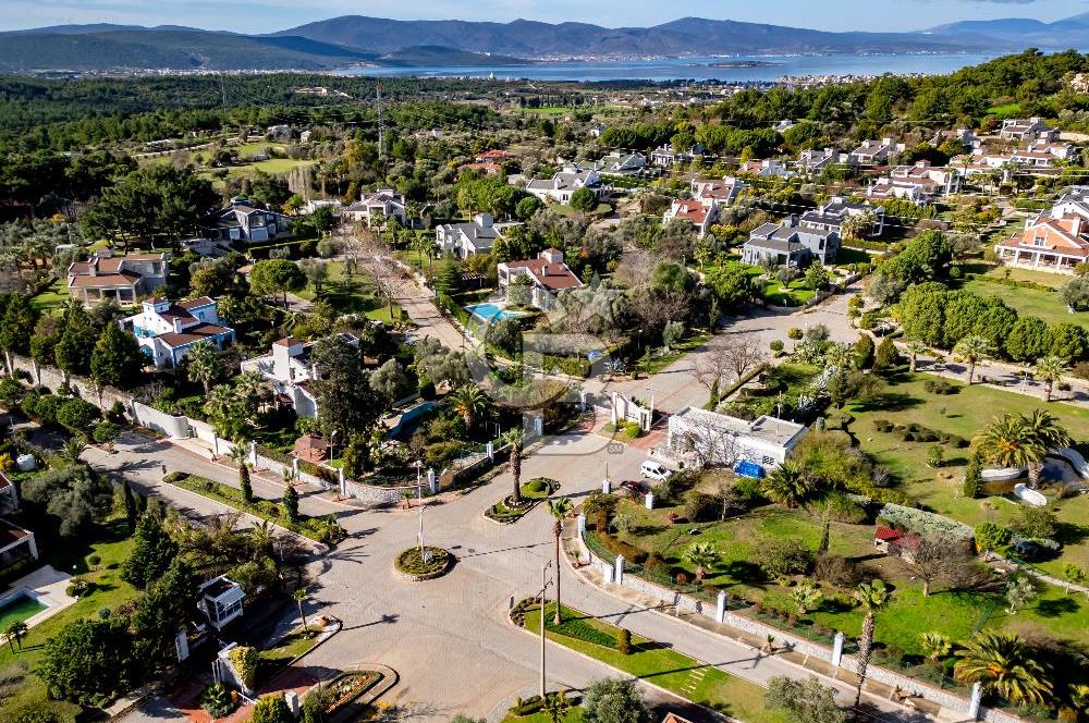 URLA İTOKENT SİTESİ EN ÖZEL KONUMLU BÜYÜK TİP VİLLASI SATIŞTA