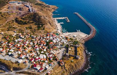 ÇANAKKALE AYVACIK BABAKALE DE SATILIK 900 m2 HOBİ BAHÇESİ