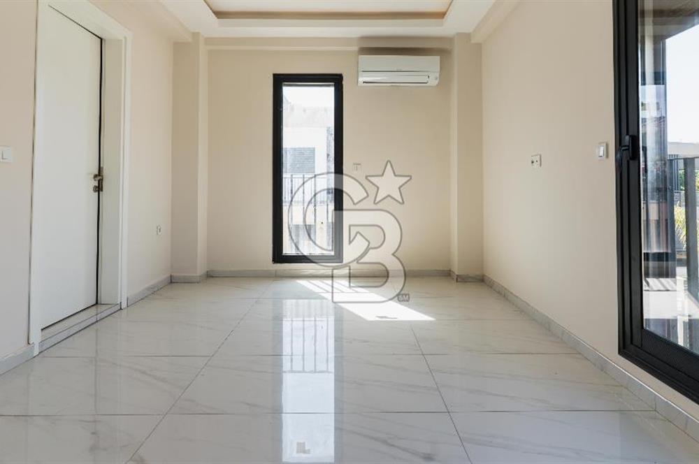 ÇEŞME FENERBURNU'NDA DENİZ MANZARALI 7+2 MÜSTAKİL HAVUZLU VİLLA