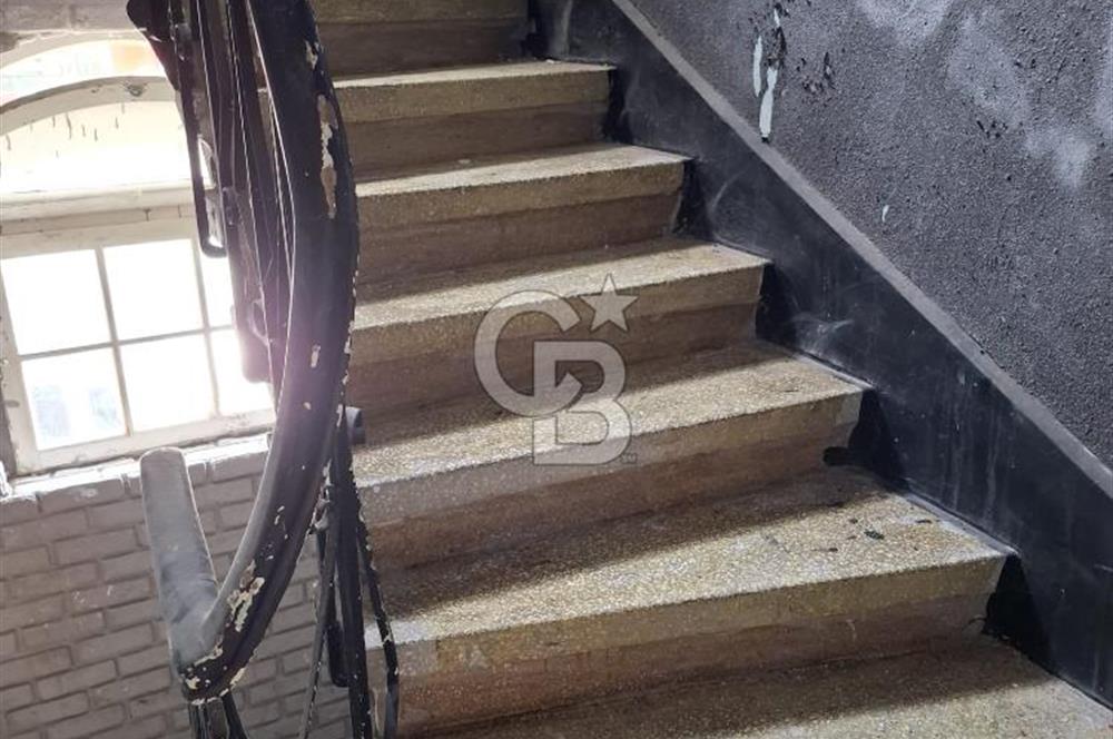 BOSTANCI MARARAY İSTASYONUNA 2 DK YÜRÜYÜŞ MESAFESİNDE SATILIK BİNA