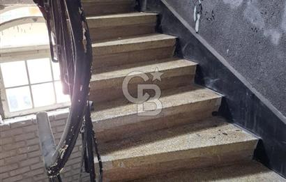 BOSTANCI MARARAY İSTASYONUNA 2 DK YÜRÜYÜŞ MESAFESİNDE SATILIK BİNA
