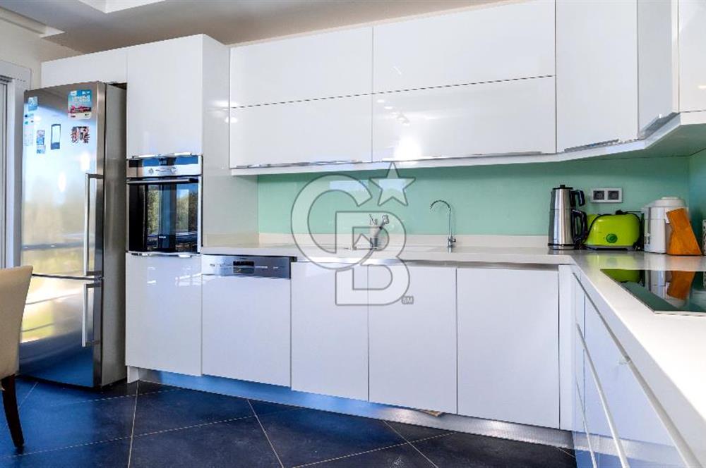 URLA KEKLİKTEPE'DE 9612M2 ZEYTİN AĞAÇLARI İÇİNDE HAVUZLU VİLLA