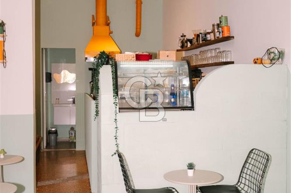 İzmir Karşıyaka Donanmacı Mah. Hazır Devren Kiralık Cafe
