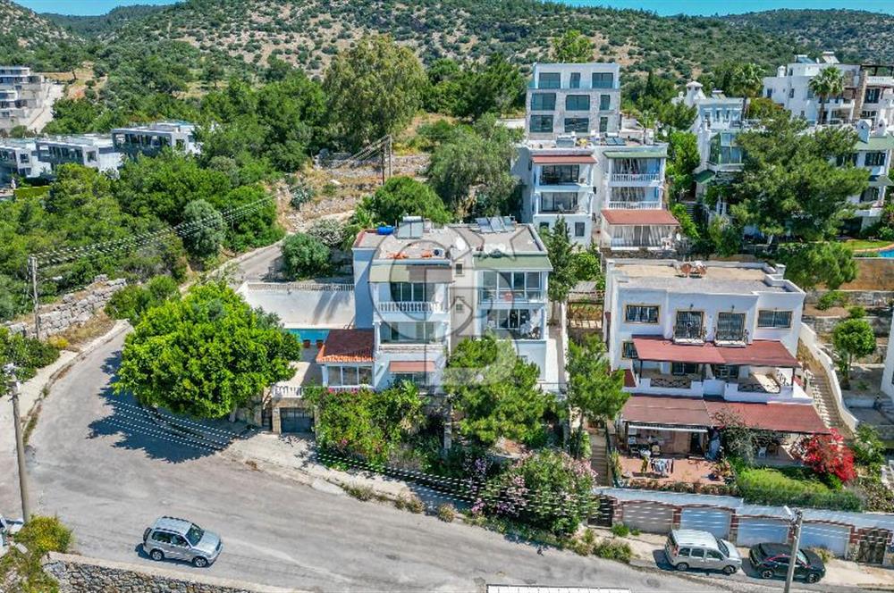 Bodrum Yokuşbaşı Panoramik Deniz ve Kale Manzaralı Satılık Villa