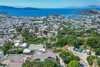 Bodrum Yokuşbaşı Panoramik Deniz ve Kale Manzaralı Satılık Villa