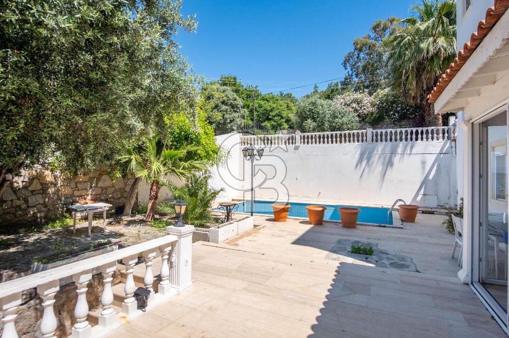 Bodrum Yokuşbaşı Panoramik Deniz ve Kale Manzaralı Satılık Villa