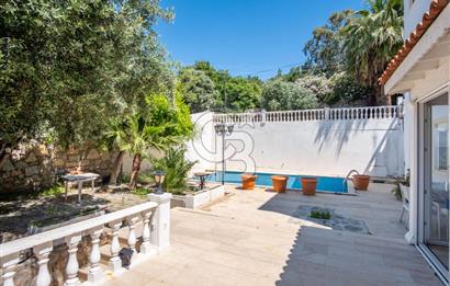 Bodrum Yokuşbaşı Panoramik Deniz ve Kale Manzaralı Satılık Villa