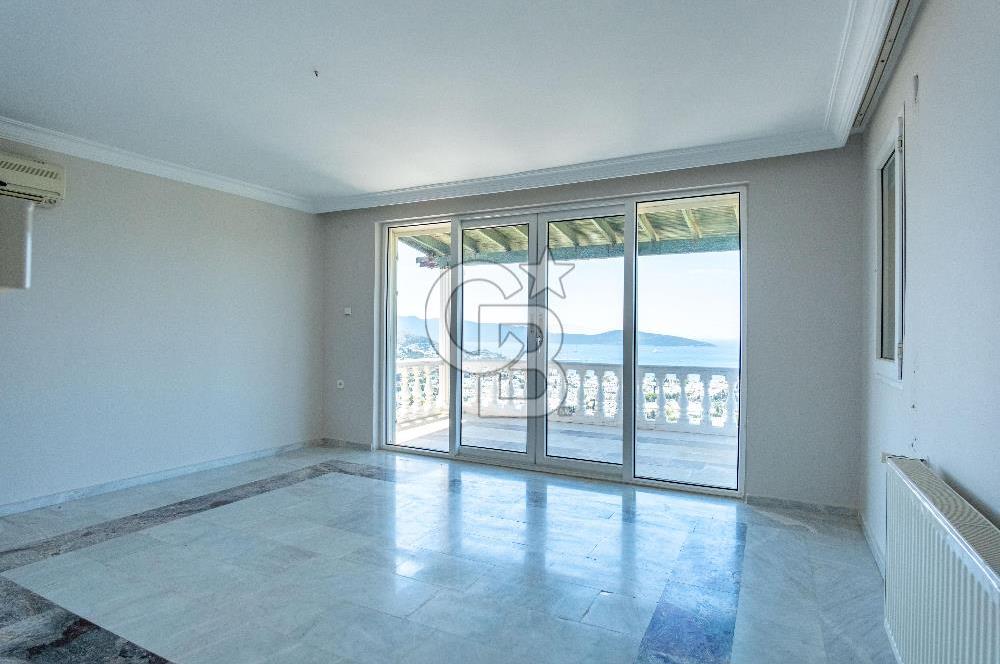 Bodrum Yokuşbaşı Panoramik Deniz ve Kale Manzaralı Satılık Villa