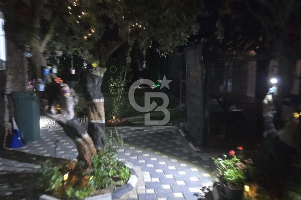 SATILIK TORBALI DAĞKIZILCA’DA İÇİNDE 1+1 EVİ BULUNAN  ZEYTİNLİ TARLA
