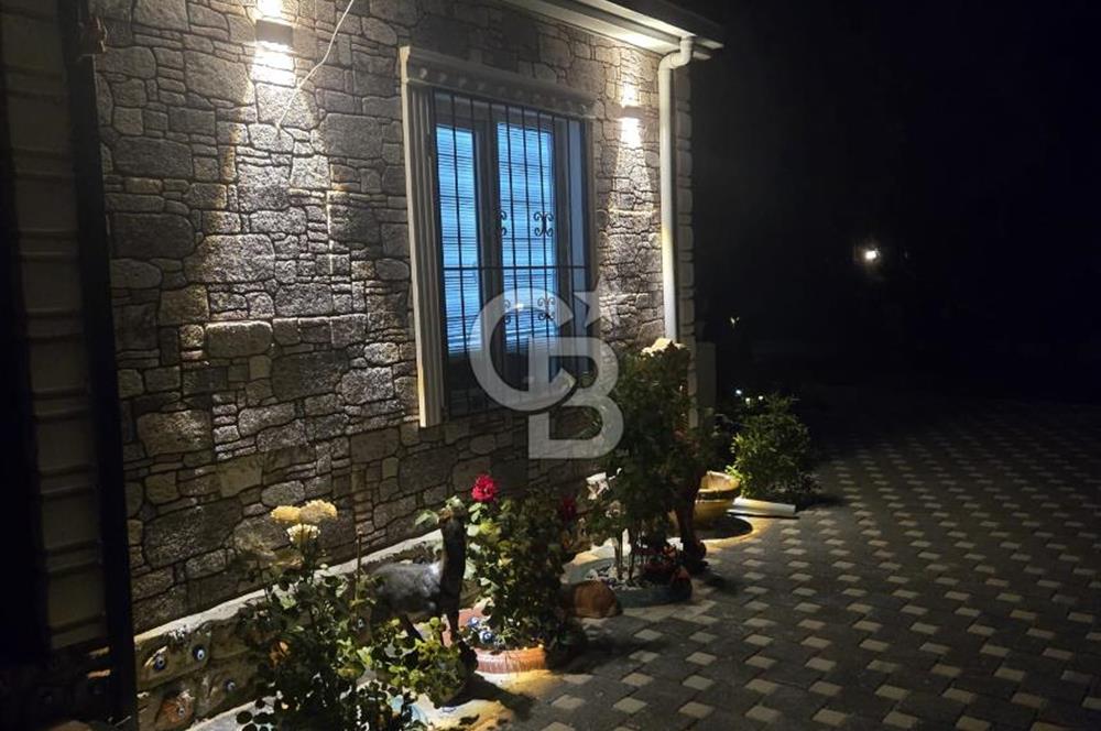 SATILIK TORBALI DAĞKIZILCA’DA İÇİNDE 1+1 EVİ BULUNAN  ZEYTİNLİ TARLA