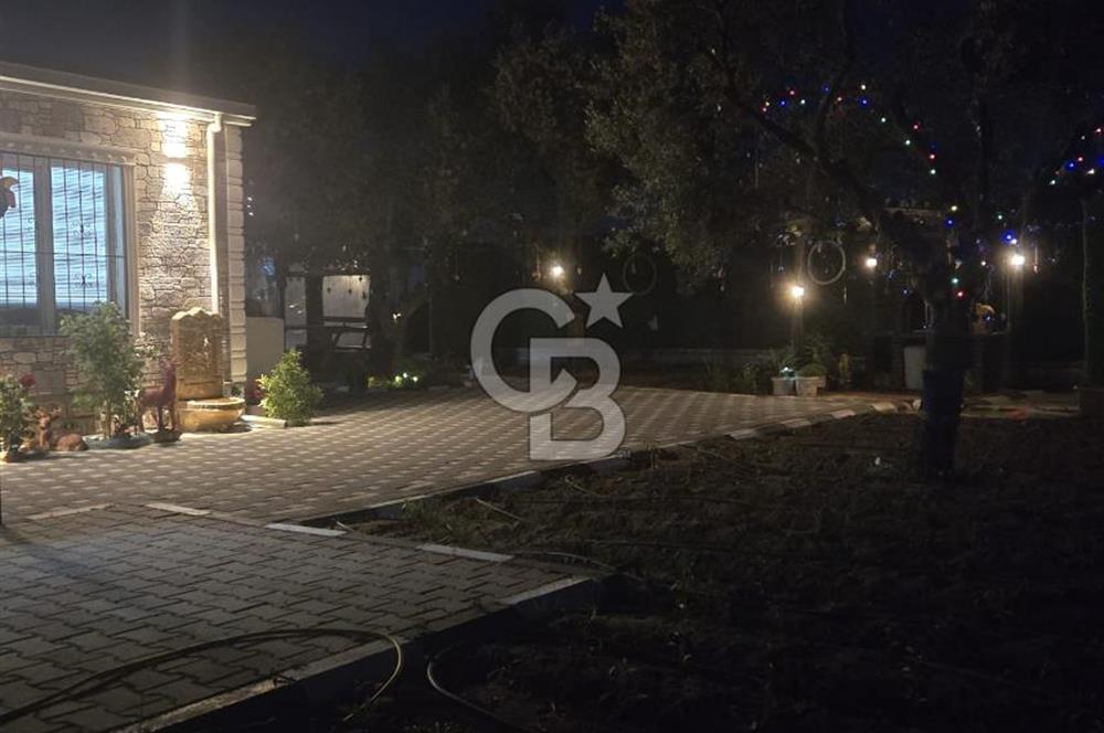 SATILIK TORBALI DAĞKIZILCA’DA İÇİNDE 1+1 EVİ BULUNAN  ZEYTİNLİ TARLA