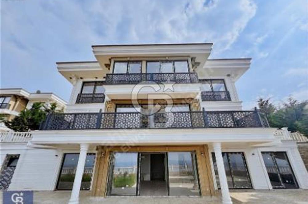CB ENVOY | PANORAMİK GÖL MANZARALI HAVUZLU LÜKS TRİPLEKS VİLLA