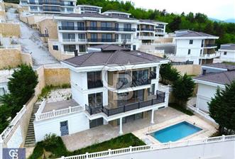 CB ENVOY | PANORAMİK GÖL MANZARALI HAVUZLU LÜKS TRİPLEKS VİLLA