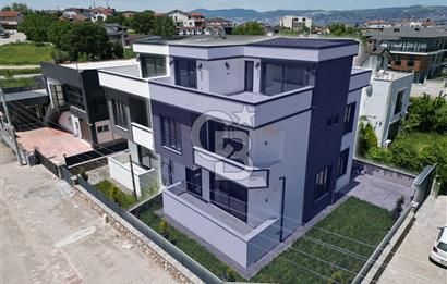 BAŞİSKELEDE KONUMU VE MİMARİSİYLE ÖNE ÇIKAN 6+1 ÖZEL YAPIM VİLLA