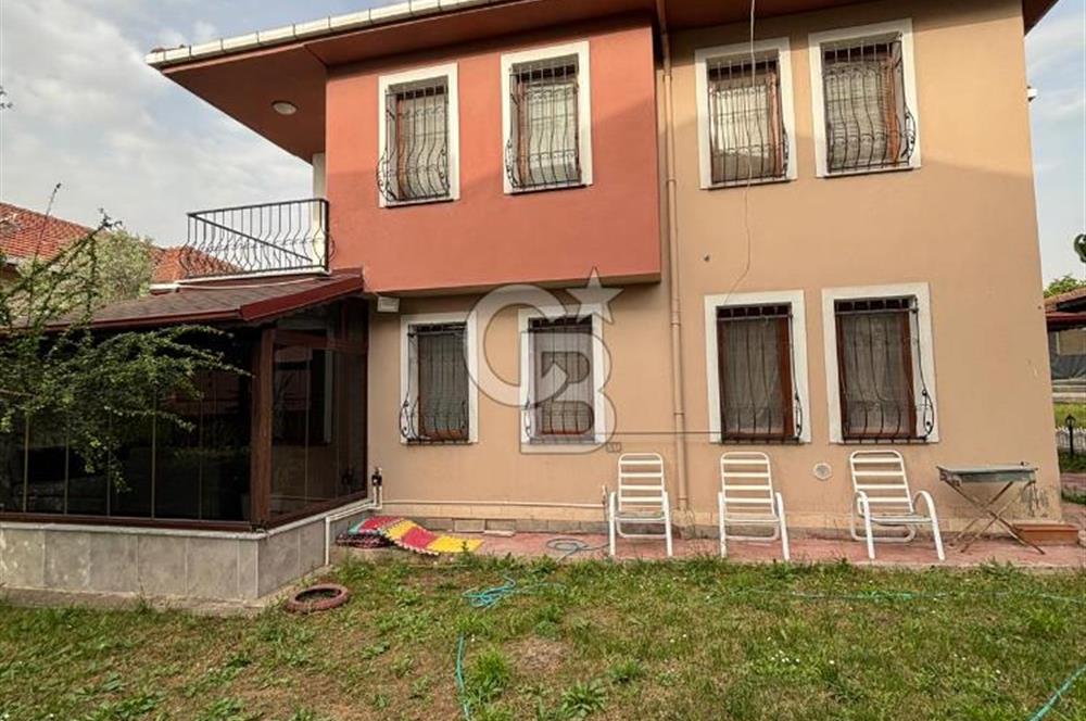 Başiskele Yeniköyde 4+1 Geniş Bahçeli Eşyalı Villa