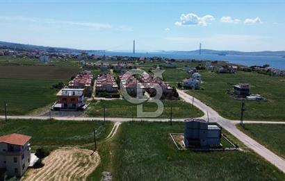 LAPSEKİ ÇARDAK'TA BOĞAZ MANZARALI SATILIK ARSA