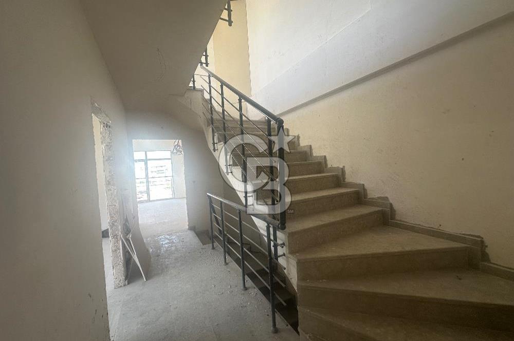 YAŞAMKENT TE CADDE ÜZERİ KÖŞE BAŞI SATILIK NATAMAM BİNA