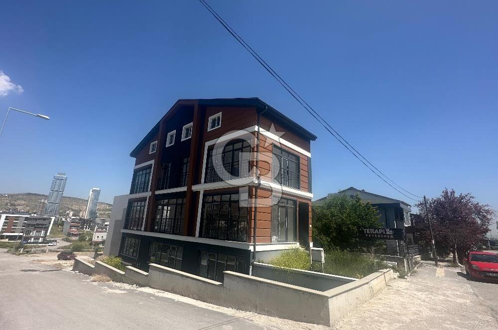 YAŞAMKENT TE CADDE ÜZERİ KÖŞE BAŞI SATILIK NATAMAM BİNA