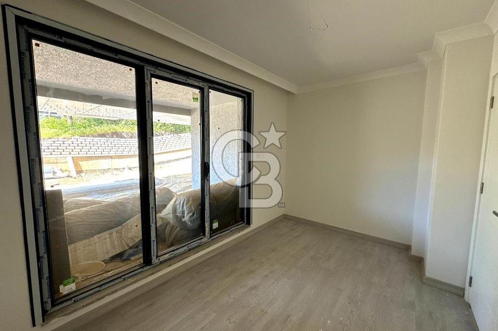 Üsküdar Barbaros Mah. 3+1 Sıfır Bahçe Katı SATILIK Daire