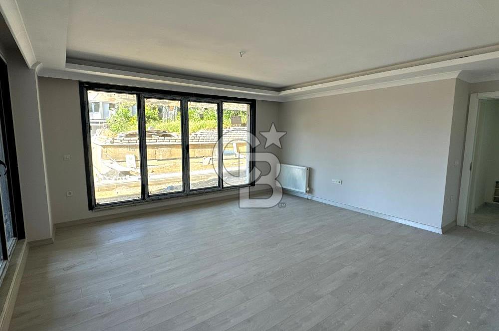 Üsküdar Barbaros Mah. 3+1 Sıfır Bahçe Katı SATILIK Daire