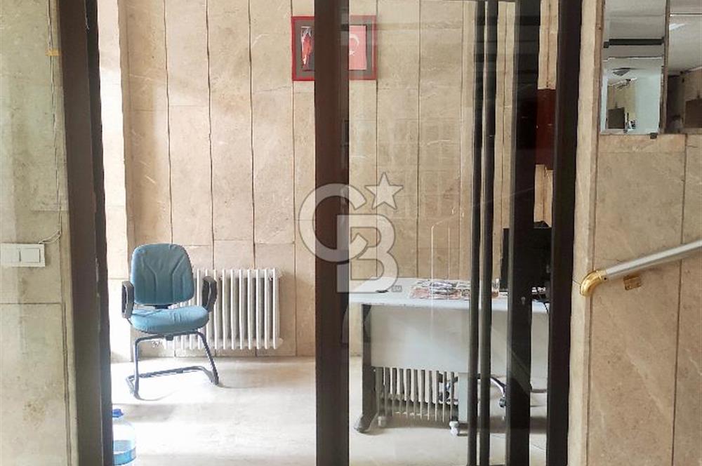 KOZYATAĞI MERKEZDE SİTE İÇERİSİNDE İSKANLI OTOPARKLI YÜKSEK GİRİŞ OFİS