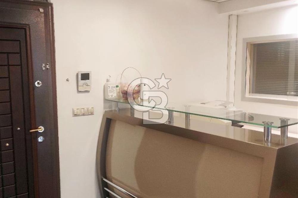 KOZYATAĞI MERKEZDE SİTE İÇERİSİNDE İSKANLI OTOPARKLI YÜKSEK GİRİŞ OFİS