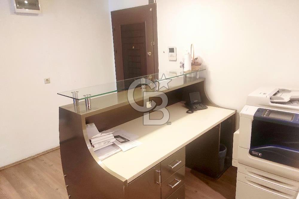 KOZYATAĞI MERKEZDE SİTE İÇERİSİNDE İSKANLI OTOPARKLI YÜKSEK GİRİŞ OFİS