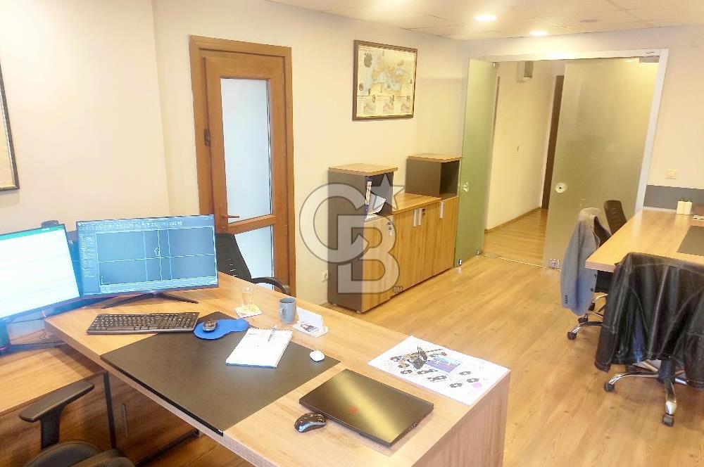 KOZYATAĞI MERKEZDE SİTE İÇERİSİNDE İSKANLI OTOPARKLI YÜKSEK GİRİŞ OFİS