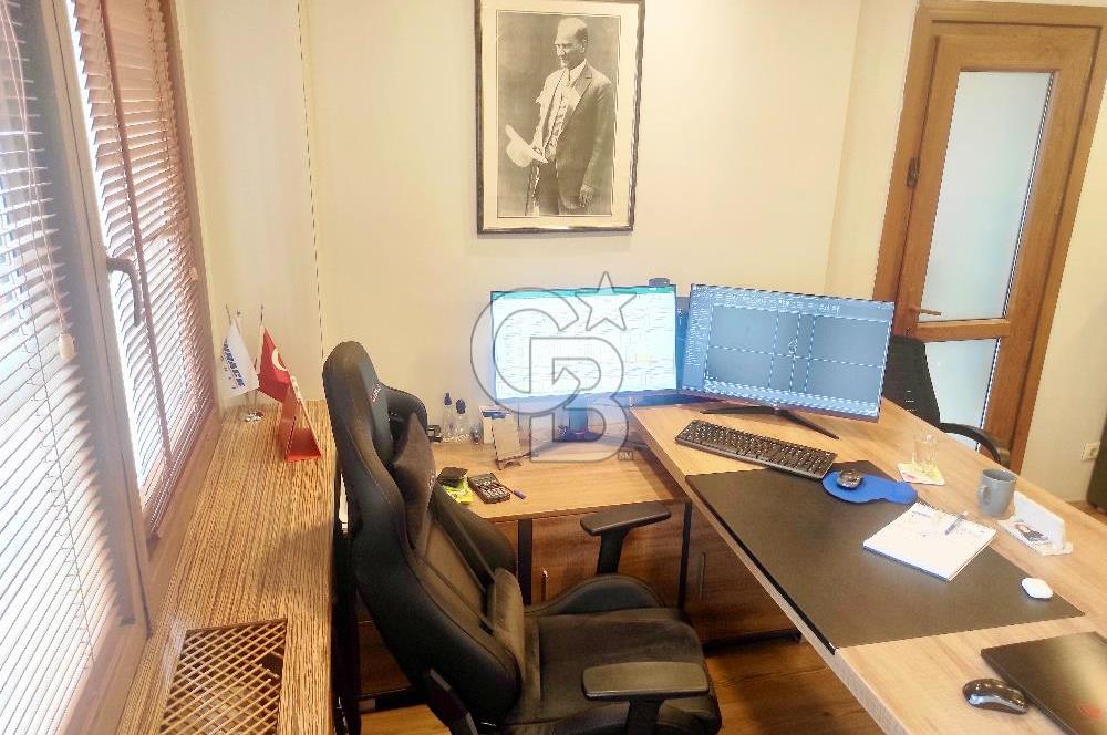 KOZYATAĞI MERKEZDE SİTE İÇERİSİNDE İSKANLI OTOPARKLI YÜKSEK GİRİŞ OFİS