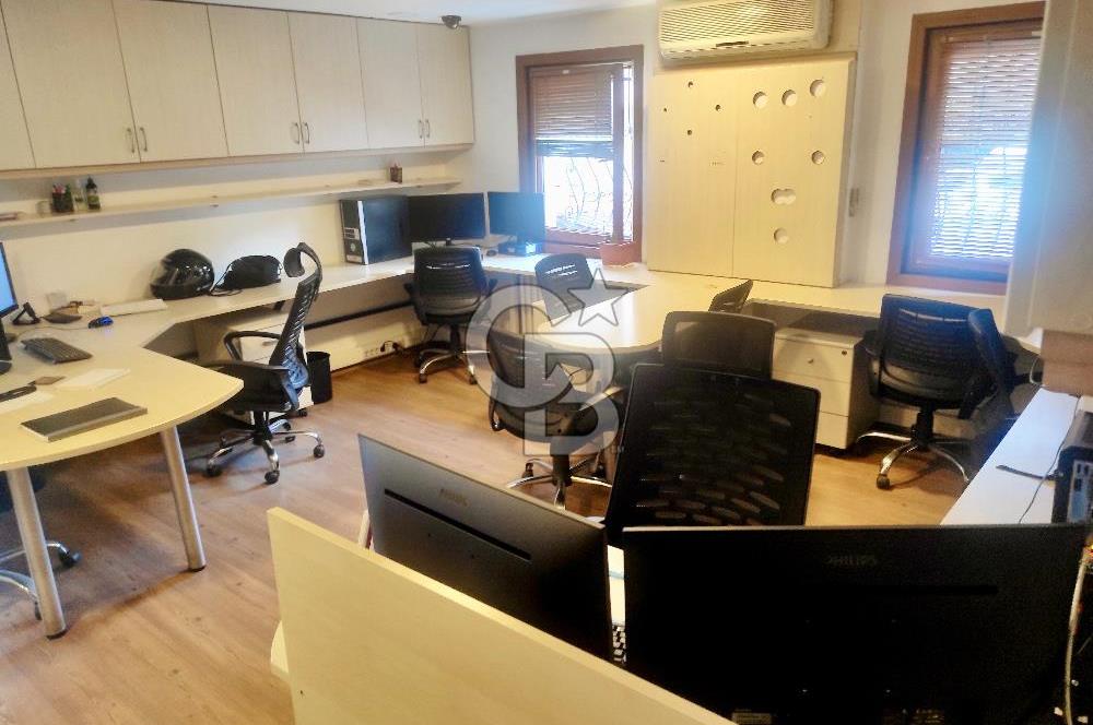 KOZYATAĞI MERKEZDE SİTE İÇERİSİNDE İSKANLI OTOPARKLI YÜKSEK GİRİŞ OFİS