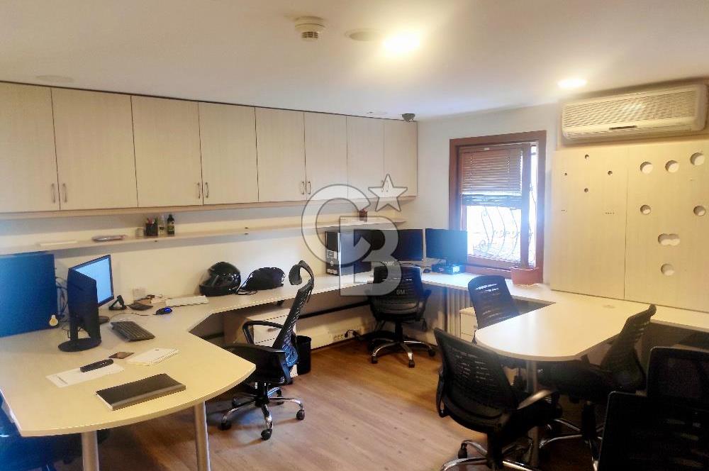 KOZYATAĞI MERKEZDE SİTE İÇERİSİNDE İSKANLI OTOPARKLI YÜKSEK GİRİŞ OFİS