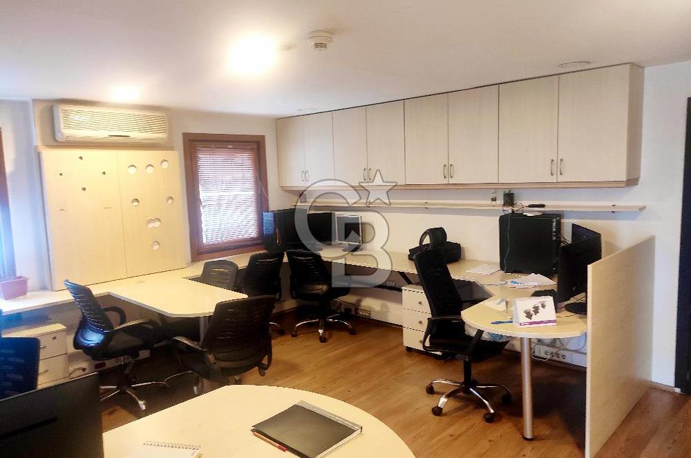 KOZYATAĞI MERKEZDE SİTE İÇERİSİNDE İSKANLI OTOPARKLI YÜKSEK GİRİŞ OFİS