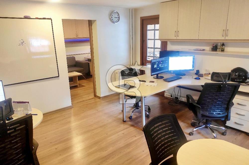 KOZYATAĞI MERKEZDE SİTE İÇERİSİNDE İSKANLI OTOPARKLI YÜKSEK GİRİŞ OFİS