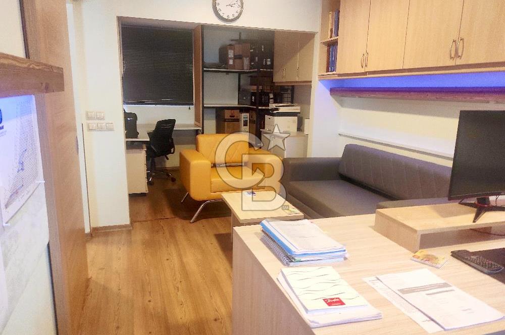 KOZYATAĞI MERKEZDE SİTE İÇERİSİNDE İSKANLI OTOPARKLI YÜKSEK GİRİŞ OFİS