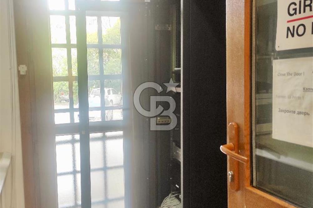 KOZYATAĞI MERKEZDE SİTE İÇERİSİNDE İSKANLI OTOPARKLI YÜKSEK GİRİŞ OFİS