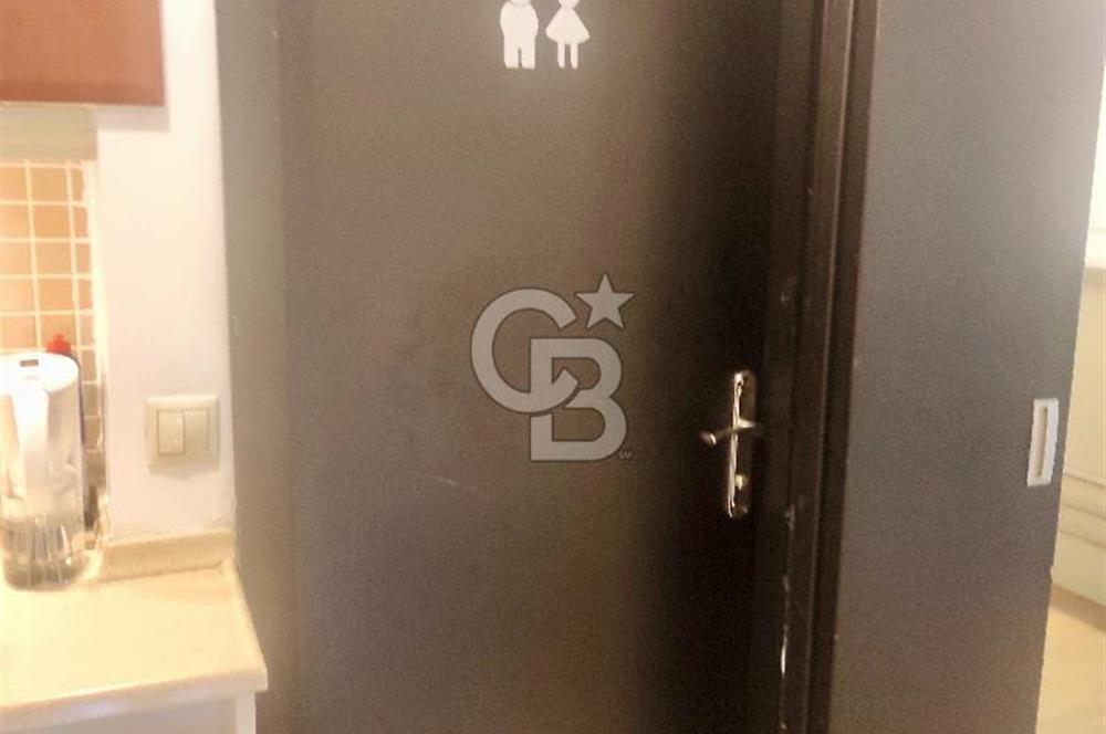 KOZYATAĞI MERKEZDE SİTE İÇERİSİNDE İSKANLI OTOPARKLI YÜKSEK GİRİŞ OFİS