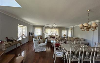 Ardıçlı Evler’de Geniş Bahçeli Satılık Tripleks Villa