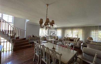 Ardıçlı Evler’de Geniş Bahçeli Satılık Tripleks Villa