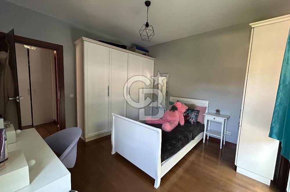 Ardıçlı Evler’de Geniş Bahçeli Satılık Tripleks Villa
