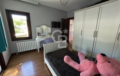 Ardıçlı Evler’de Geniş Bahçeli Satılık Tripleks Villa