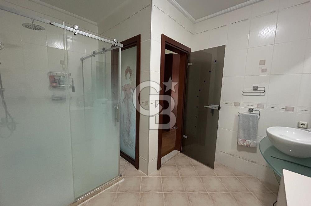 Ardıçlı Evler’de Geniş Bahçeli Satılık Tripleks Villa