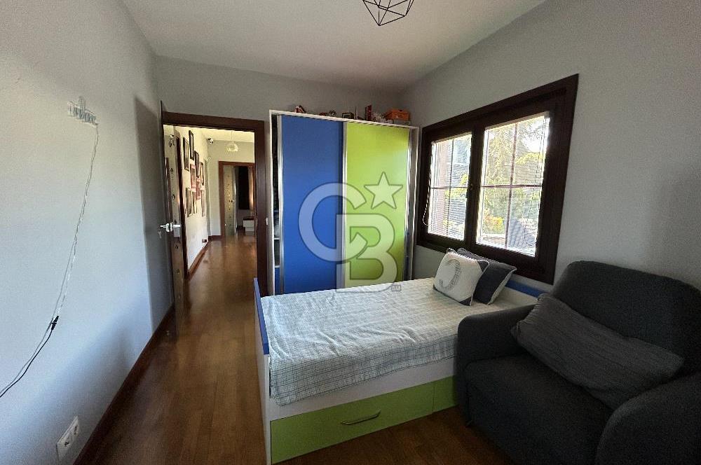 Ardıçlı Evler’de Geniş Bahçeli Satılık Tripleks Villa