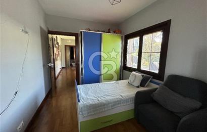 Ardıçlı Evler’de Geniş Bahçeli Satılık Tripleks Villa