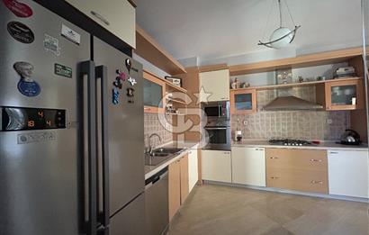 Ardıçlı Evler’de Geniş Bahçeli Satılık Tripleks Villa