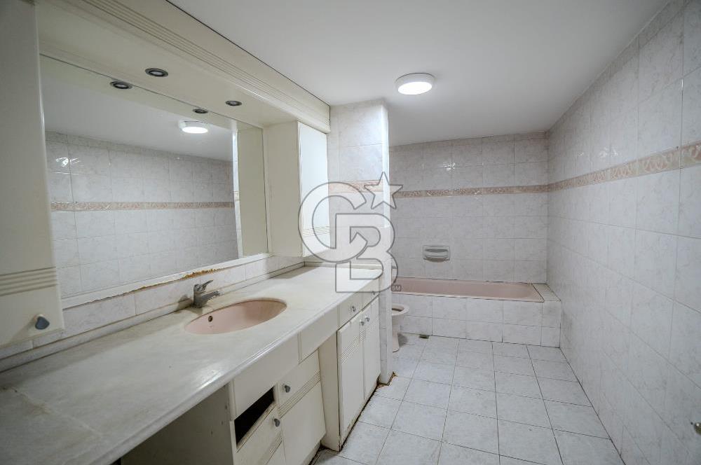 ALSANCAK 1.KORDONDA DENİZ MANZARALI SATILIK GENİŞ 4+1 DAİRE